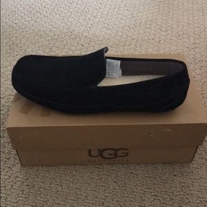 Uggs Men’s slippers (New)